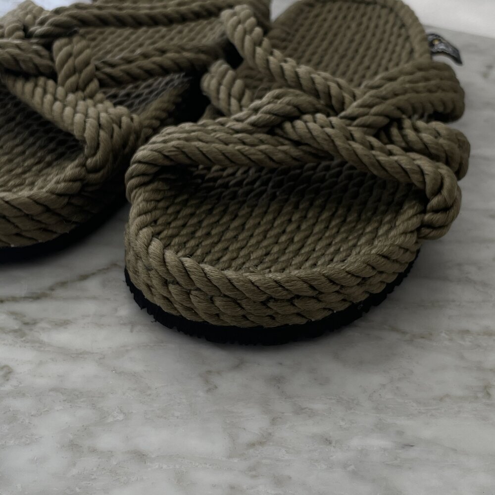 Slip on Khaki w. Black Sole